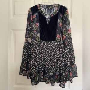 Suzanne Betro Navy Floral Lace Blouse with Velvet Accents size medium